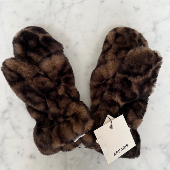 Apparis Coco Faux Fur Mittens - Dark Leopard - NWT - Picture 3 of 5